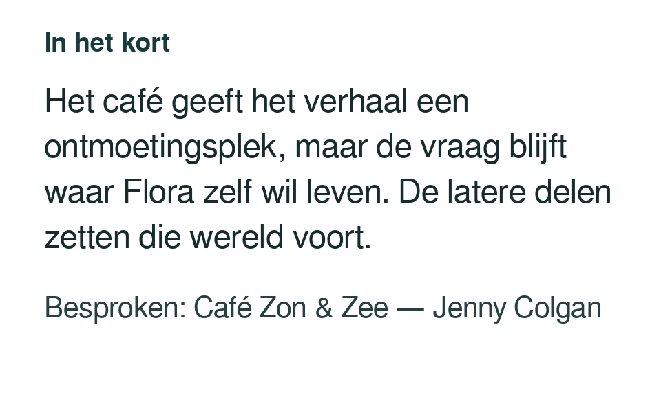 Het café geeft het verhaal een ontmoetingsplek, maar de vraag blijft waar Flora zelf wil leven. De latere delen zetten die wereld voort. Besproken: Café Zon & Zee — Jenny Colgan.